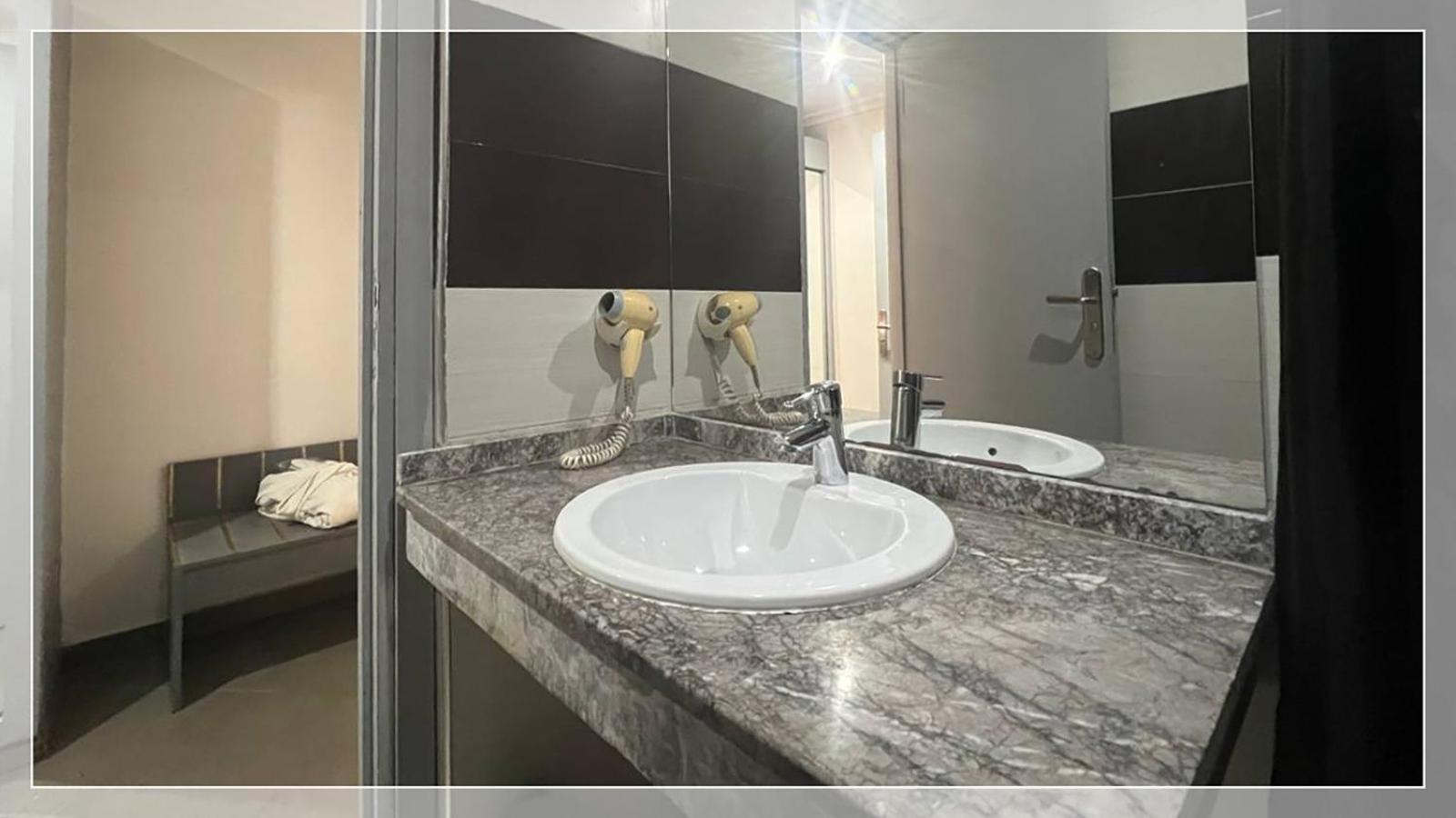 אל-עיון Hotel Al Massira מראה חיצוני תמונה