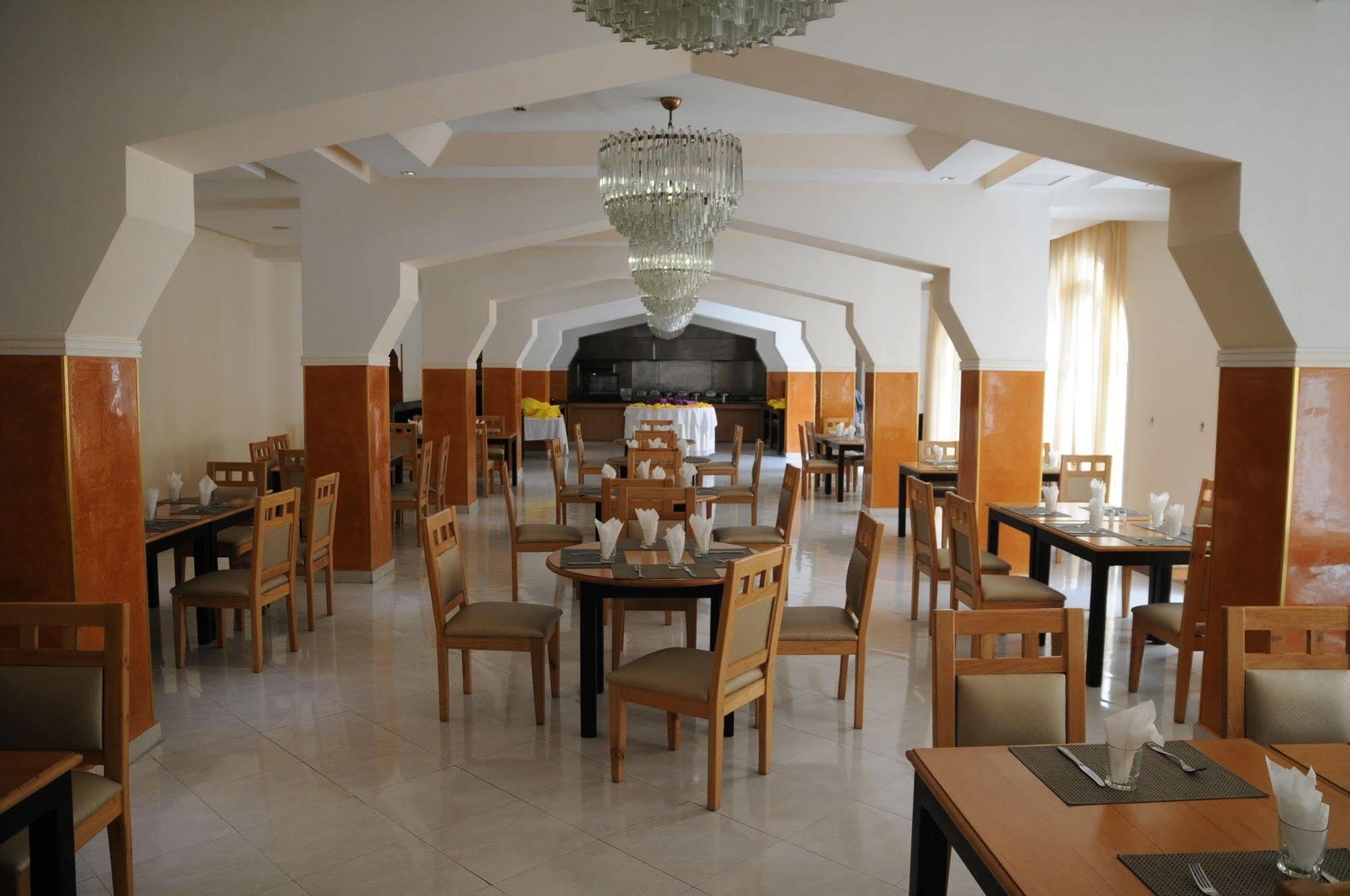 אל-עיון Hotel Al Massira מראה חיצוני תמונה